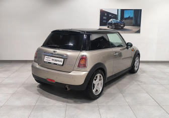 Подержанный автомобиль MINI Hatch 2008 года (5 фото)