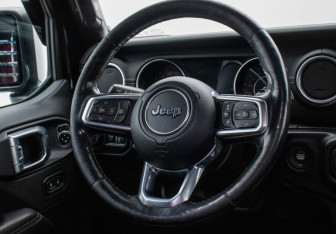 Подержанный автомобиль Jeep Wrangler 2019 года (13 фото)