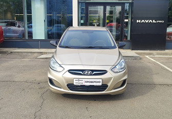 Подержанный автомобиль Hyundai Solaris Hatchback 2014 года (2 фото)