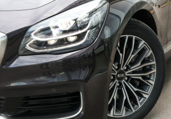 Подержанный автомобиль Kia K900 2019 года (28 фото)