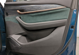 Подержанный автомобиль Geely Monjaro 2023 года (20 фото)