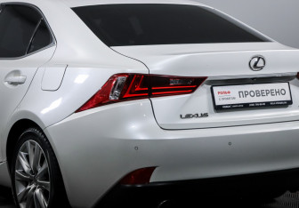 Подержанный автомобиль Lexus IS Sedan 2013 года (16 фото)