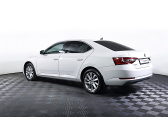 Подержанный автомобиль Skoda Superb Liftback 2017 года (7 фото)