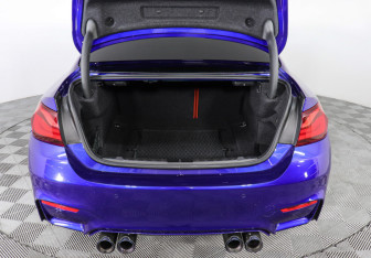 Подержанный автомобиль BMW M4 Coupe 2020 года (9 фото)