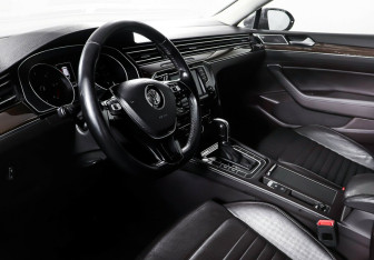 Подержанный автомобиль Volkswagen Passat Wagon 2015 года (12 фото)