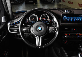 Подержанный автомобиль BMW X5 M 2016 года (9 фото)