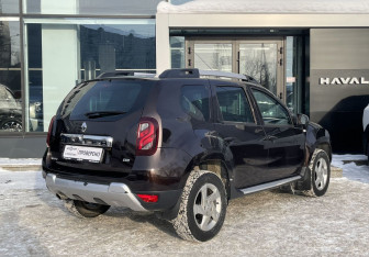 Подержанный автомобиль Renault Duster 2015 года (5 фото)