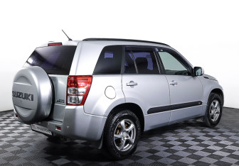 Подержанный автомобиль Suzuki Grand Vitara 2011 года (5 фото)