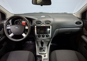 Подержанный автомобиль Ford Focus Sedan 2011 года (16 фото)