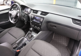 Подержанный автомобиль Skoda Octavia Liftback 2017 года (9 фото)