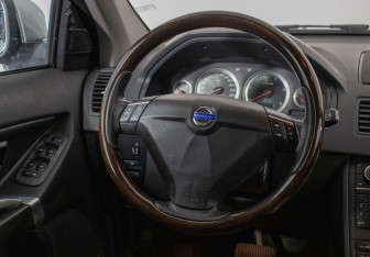 Подержанный автомобиль Volvo XC90 2008 года (15 фото)