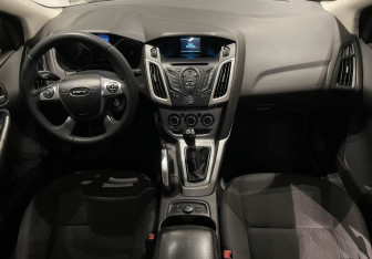 Подержанный автомобиль Ford Focus Wagon 2012 года (10 фото)