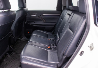 Подержанный автомобиль Toyota Highlander 2013 года (11 фото)