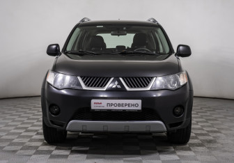 Подержанный автомобиль Mitsubishi Outlander 2008 года (2 фото)