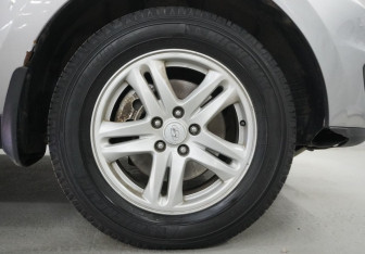 Подержанный автомобиль Hyundai Santa Fe 2010 года (9 фото)