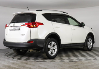 Подержанный автомобиль Toyota RAV4 2013 года (5 фото)