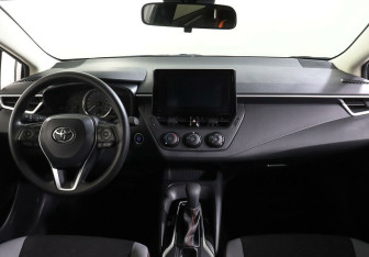 Подержанный автомобиль Toyota Corolla Sedan 2022 года (7 фото)