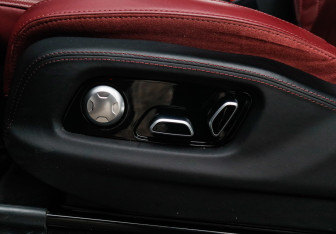 Подержанный автомобиль Hongqi E-HS9 2023 года (26 фото)