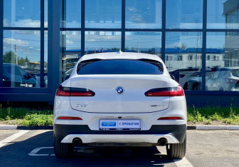Подержанный автомобиль BMW X4 2019 года (6 фото)