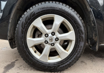 Подержанный автомобиль Toyota RAV4 2010 года (9 фото)