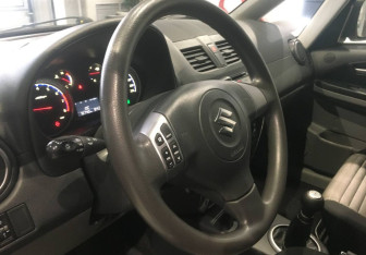 Подержанный автомобиль Suzuki SX4 Hatchback 2014 года (13 фото)
