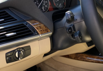 Подержанный автомобиль BMW X5 2008 года (20 фото)