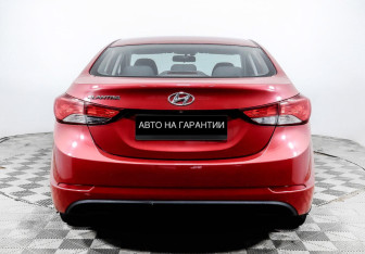 Подержанный автомобиль Hyundai Elantra Sedan 2014 года (4 фото)
