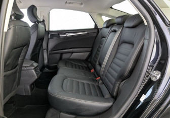 Подержанный автомобиль Ford Mondeo Sedan 2018 года (10 фото)