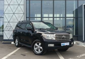 Подержанный автомобиль Toyota Land Cruiser Suv 2008 года (3 фото)