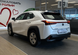 Подержанный автомобиль Lexus UX 2019 года (6 фото)