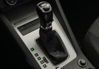 Подержанный автомобиль Skoda Octavia Liftback 2015 года (14 фото)