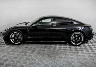 Подержанный автомобиль Porsche Taycan 2020 года (8 фото)