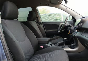 Подержанный автомобиль Toyota RAV4 2011 года (21 фото)
