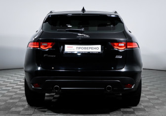 Подержанный автомобиль Jaguar F-Pace 2017 года (6 фото)