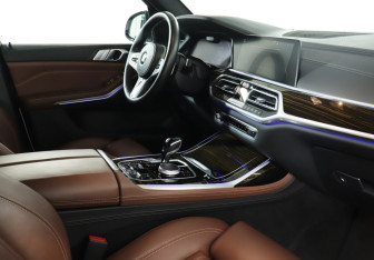Подержанный автомобиль BMW X7 2021 года (9 фото)