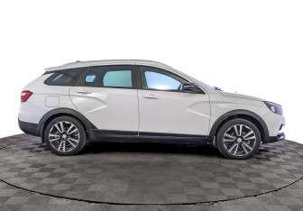 Подержанный автомобиль LADA (ВАЗ) Vesta Wagon 2021 года (4 фото)