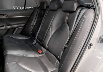 Подержанный автомобиль Toyota Camry Sedan 2019 года (11 фото)