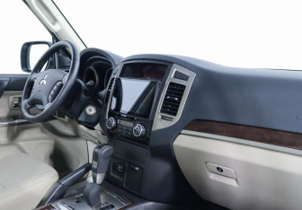 Подержанный автомобиль Mitsubishi Pajero 2021 года (9 фото)