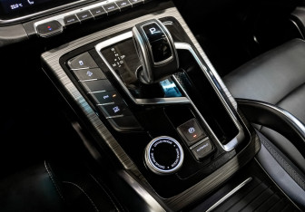 Подержанный автомобиль Geely Atlas Pro 2023 года (25 фото)