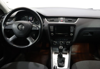 Подержанный автомобиль Skoda Octavia Liftback 2014 года (13 фото)