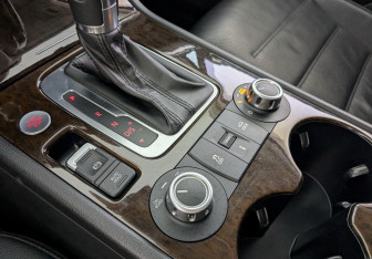 Подержанный автомобиль Volkswagen Touareg 2014 года (16 фото)