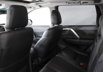 Подержанный автомобиль Mitsubishi Montero Sport 2023 года (12 фото)