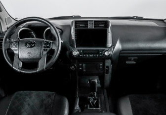 Подержанный автомобиль Toyota Land Cruiser Prado 2011 года (12 фото)