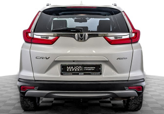 Подержанный автомобиль Honda CR-V 2018 года (6 фото)