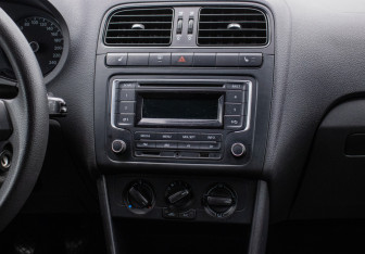 Подержанный автомобиль Volkswagen Polo Sedan 2014 года (13 фото)