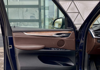 Подержанный автомобиль BMW X5 2017 года (18 фото)