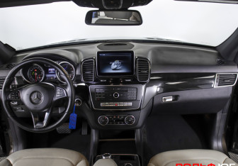 Подержанный автомобиль Mercedes-Benz GLE 2015 года (13 фото)