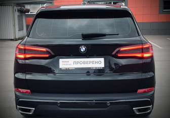 Подержанный автомобиль BMW X5 2021 года (5 фото)