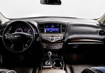 Подержанный автомобиль Infiniti QX60 2019 года (11 фото)
