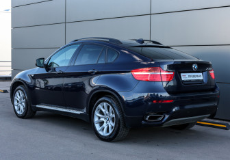 Подержанный автомобиль BMW X6 2010 года (7 фото)